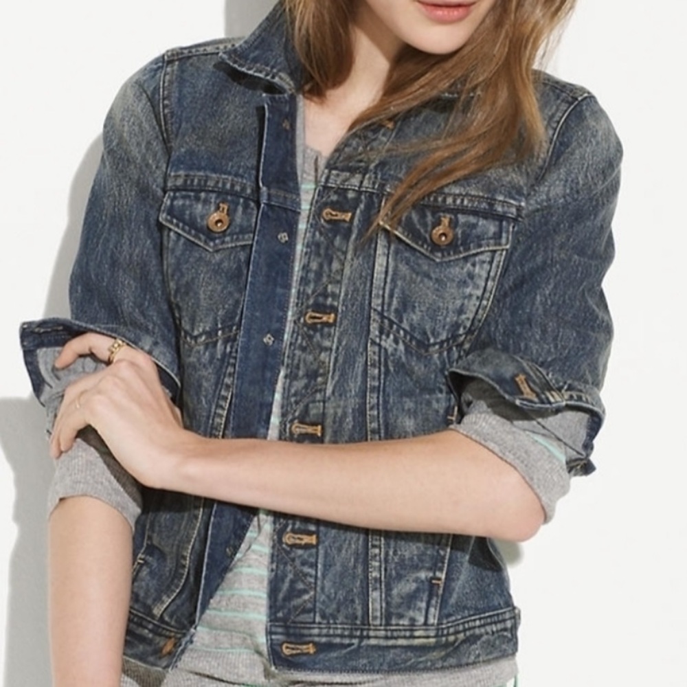 MADEWELL CLASS JEAN JACkET Size M in excellent pre loved condition ANTIQUE WASH.